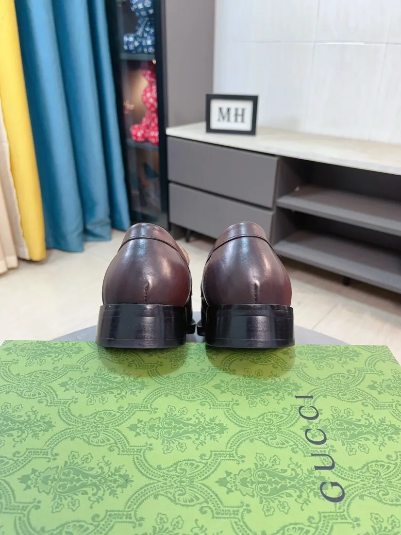 Factory price 500🌹🌹 [GUCCI Gucci] A new style of formal men's leather shoes is coming~ The original quality upper is made of cowhide imported from Italy + soft and delicate leather, comfortable and soft first-layer cowhide lining, rubber wear-resistant outsole, the shoe shape is dignified and domineering, and the luxury charm cannot be concealed! The natural and free nouveau riche leads the trend. Code number: 38-44